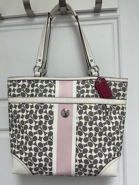 👜 Coach Signature Stripe Tote – Excellent Used Condition